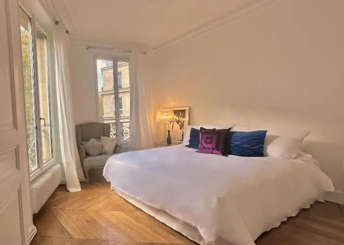 Luxury Apartment - Traveller Award 2026 - Eiffel Tower View Paris Apartment