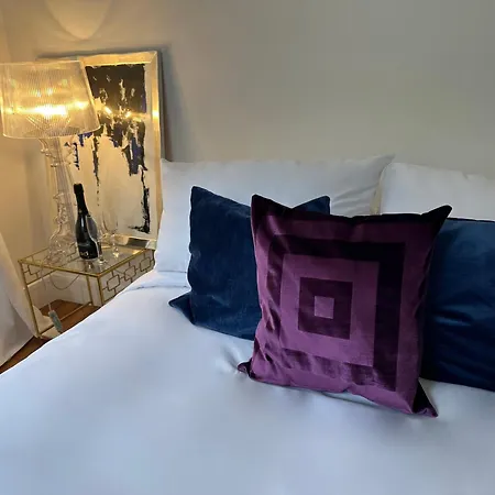 Luxury - Eiffel Tower View باريس