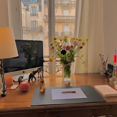 Luxury - Eiffel Tower View